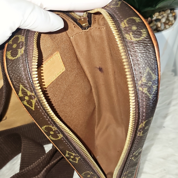 Authentic Louis Vuitton Gange Bumbag Monogram Canvas - Picture 8 of 16